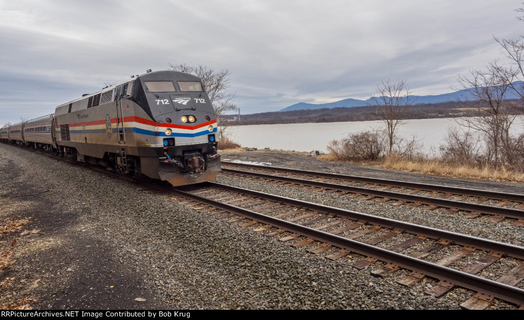 Shuffle off to Buffalo:  AMTK 712 leads Empire Service train 233 up the Hudson river enroute to Buffalo